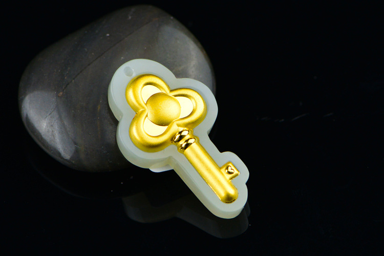 黄金锁爱 金镶玉同心锁吊坠 爱情永恒 玉坠 女生爱情礼物