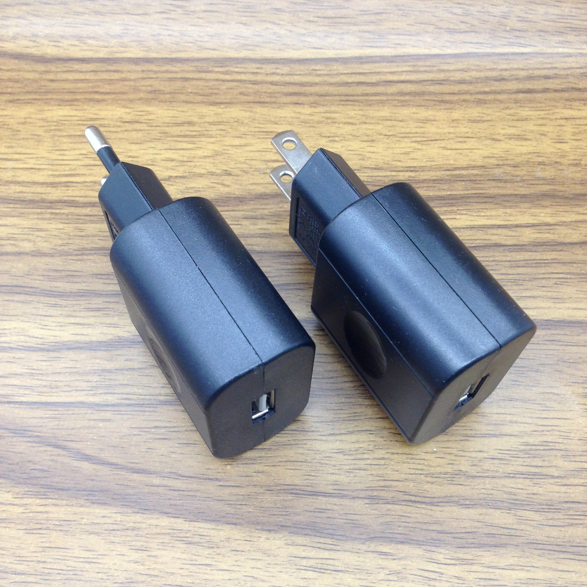 5v2ausb充电器 锂电池充电器 智能手机充电器 ic方.