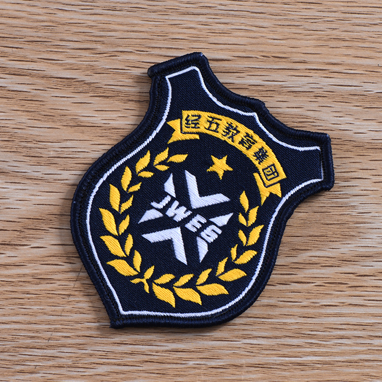 厂家直销**盾形校服肩章定做 服装标志布贴 优质织唛洗唛