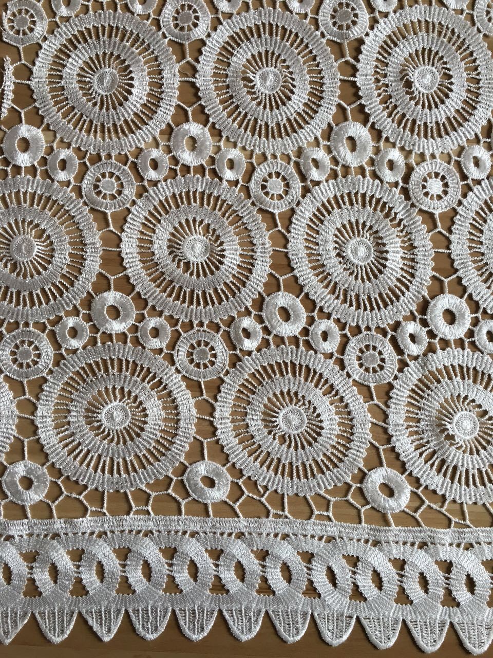 重工镂空水溶蕾丝面料刺绣布料y73涤 新款服装面料立体镂空几何绣