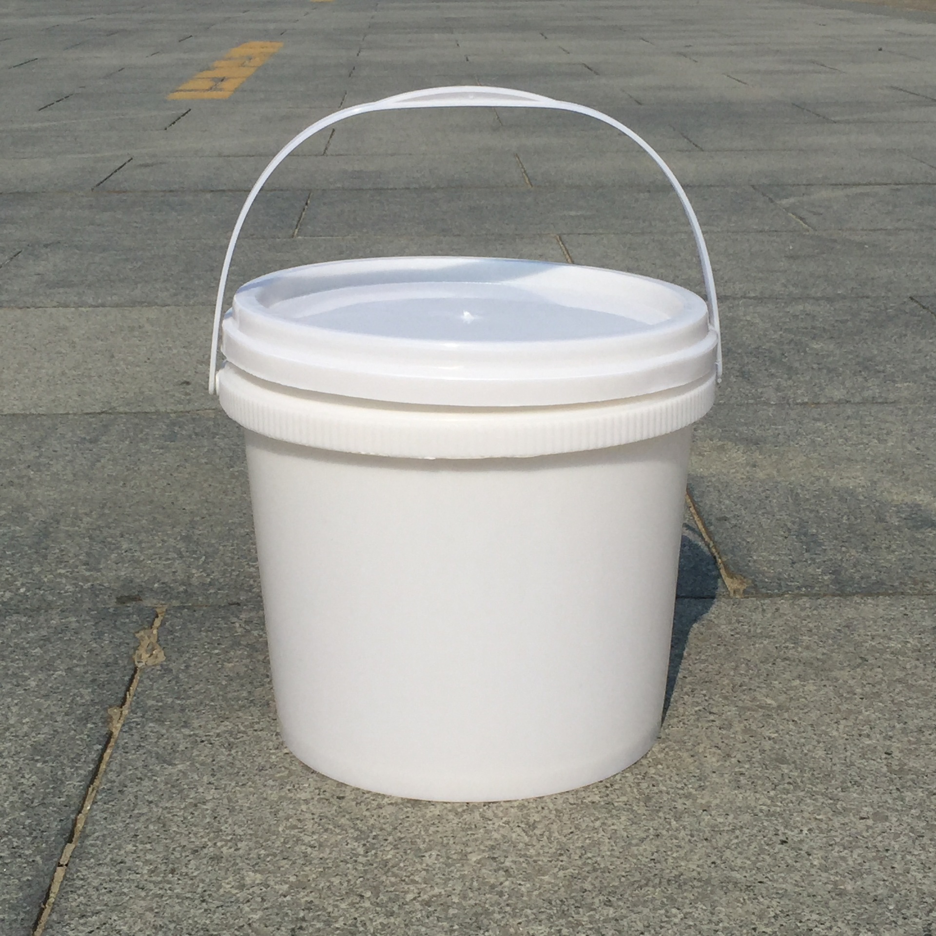 厂方批发  5l-c塑料提手油漆桶 润滑油桶包装桶 塑料油漆桶圆形