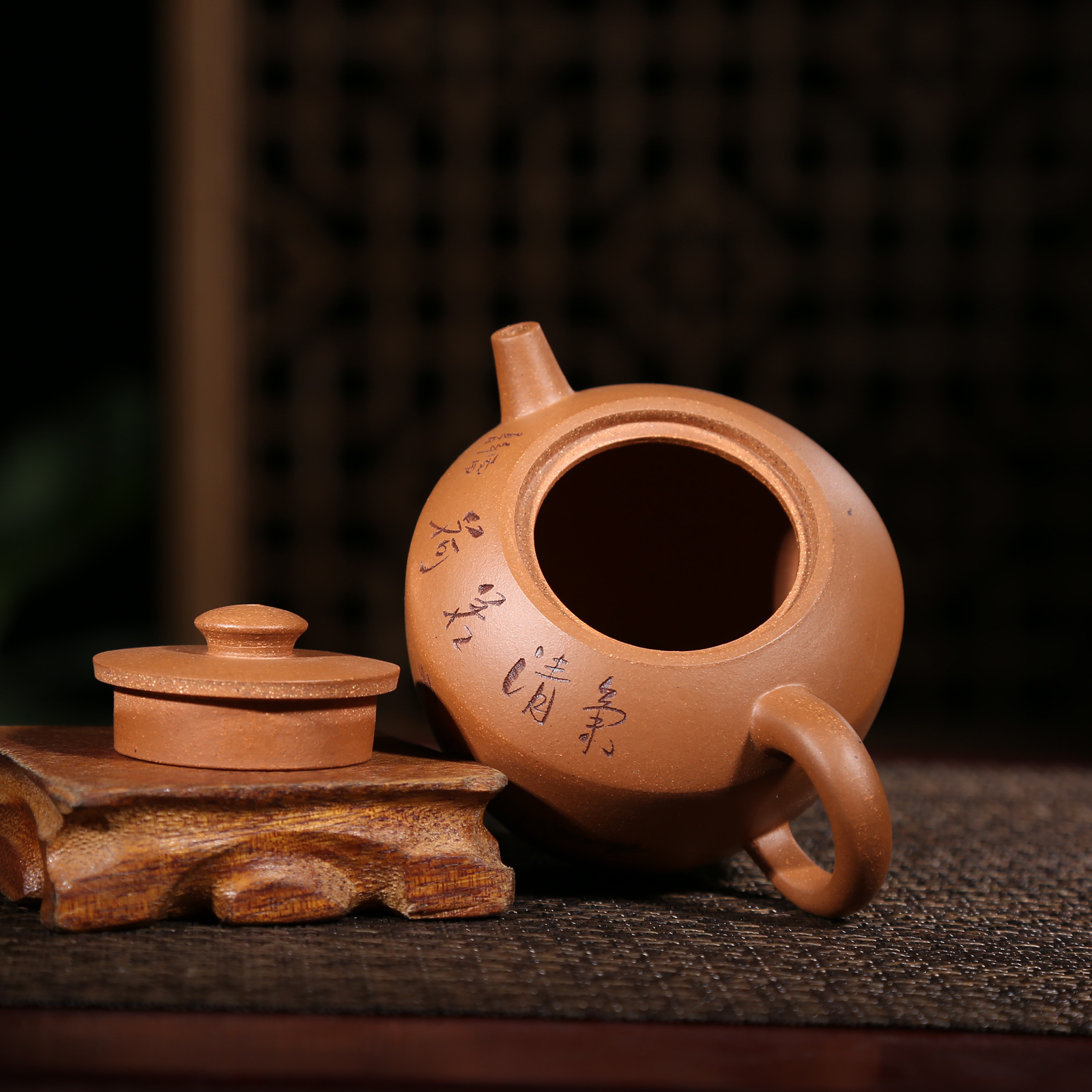 宜兴紫砂壶 原矿正品纯手工段泥刻画巨轮壶 茶具 一件代发 .