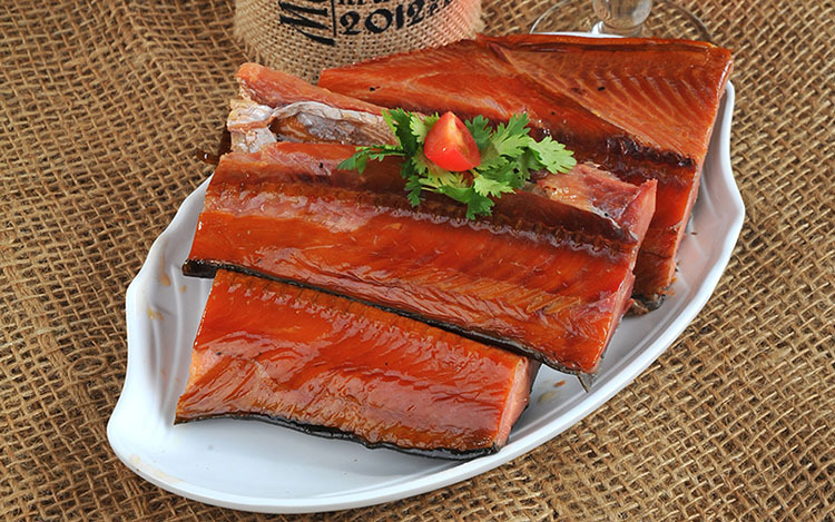 配料: 马哈鱼,食用盐,香辛粉 规格:500g/袋 保质期:12个月 保存条件