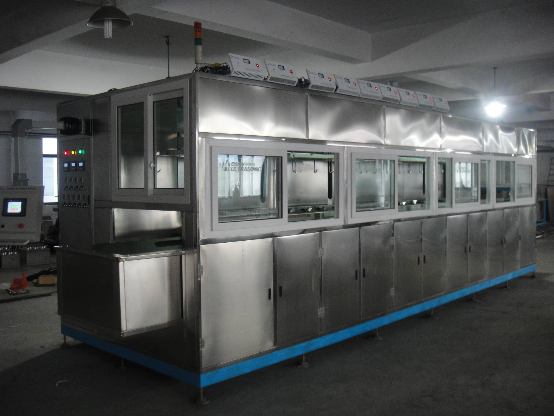 全自动汽车零部件清洗机 五金件工业用机械臂式大型超声波清洗机