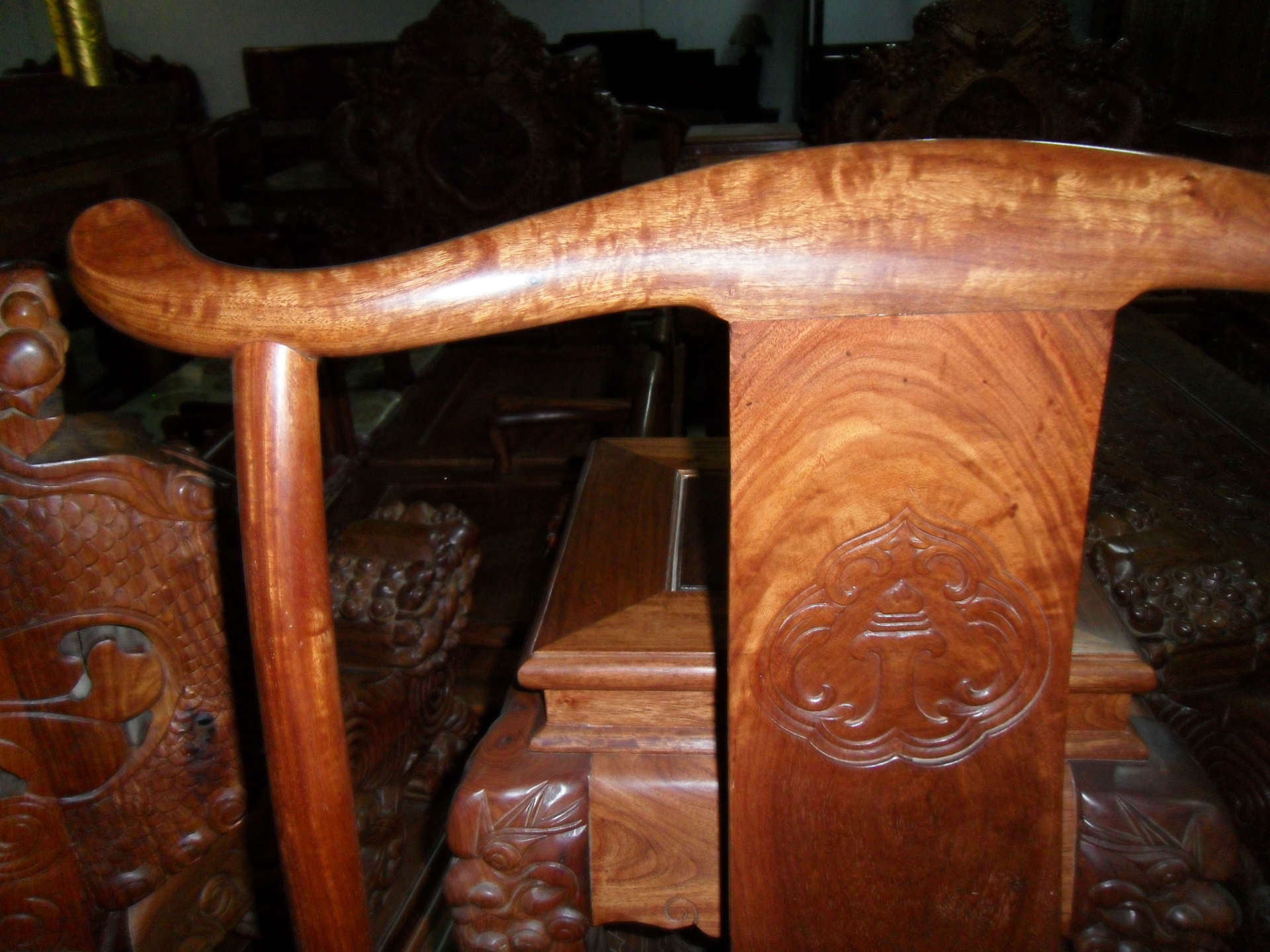 缅甸花梨和非洲花梨的区别_缅甸花梨_非洲花梨和缅甸花梨