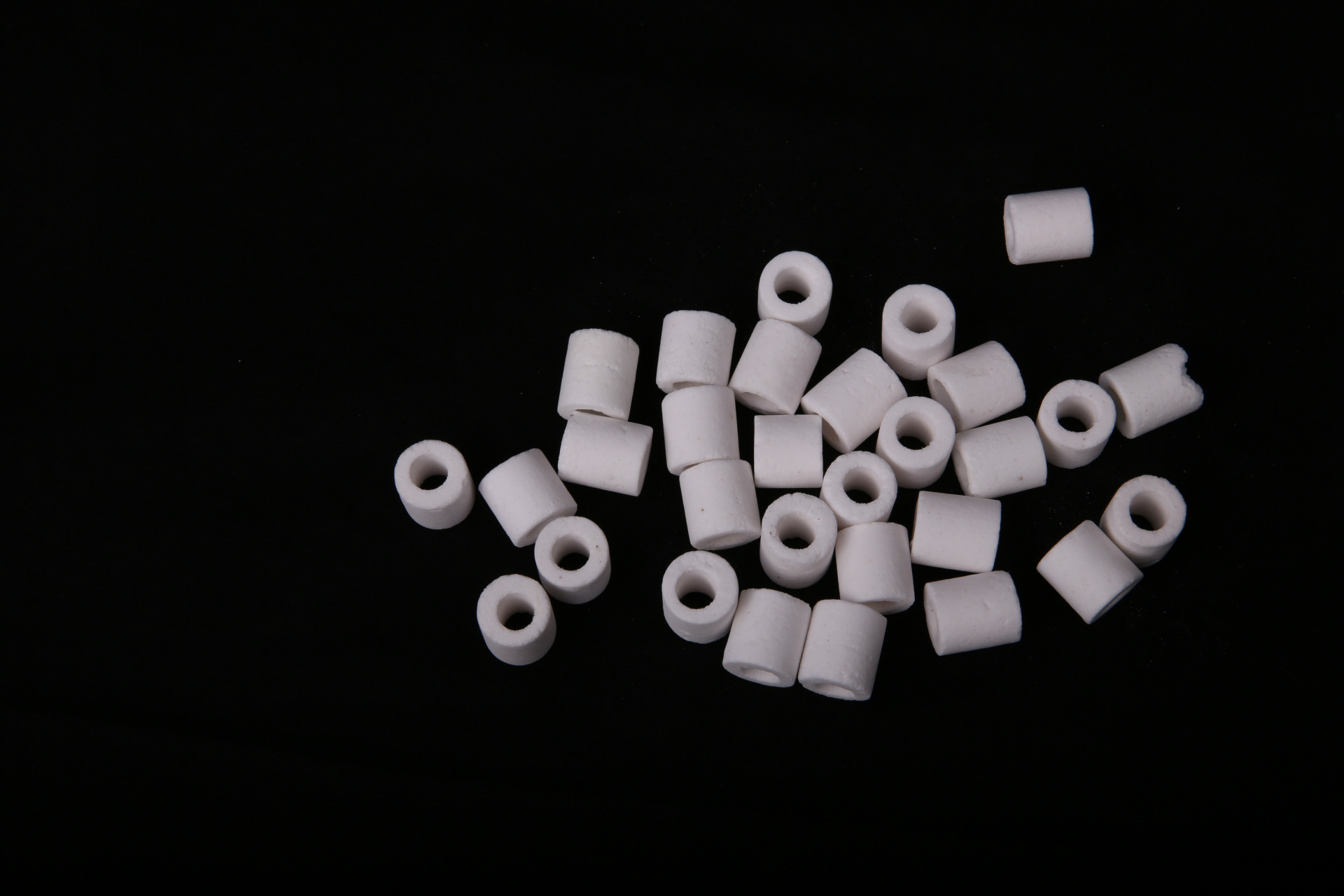 shanda玻璃环滤材 鱼缸鱼池过滤材料石英环 1kg网袋装玻璃环过滤