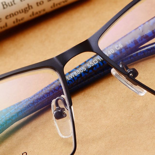 首页 眼镜 镜架类 板材镜架 >爆款男女同款复古大框眼镜架 时尚精致