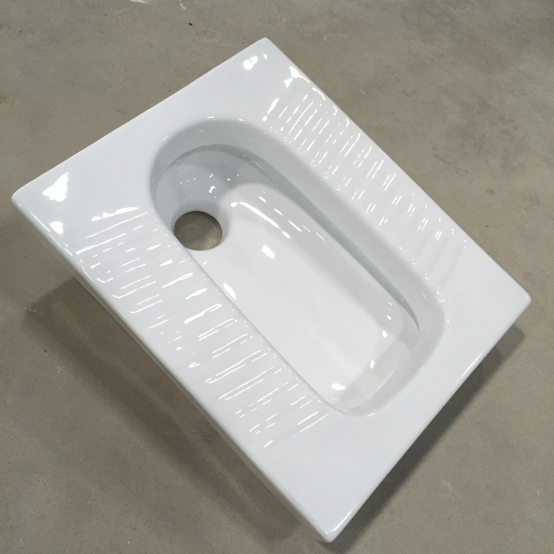 广东厂家直销前,后出水蹲便器 陶瓷 带弯前,后出水便池,大便器 - 中国