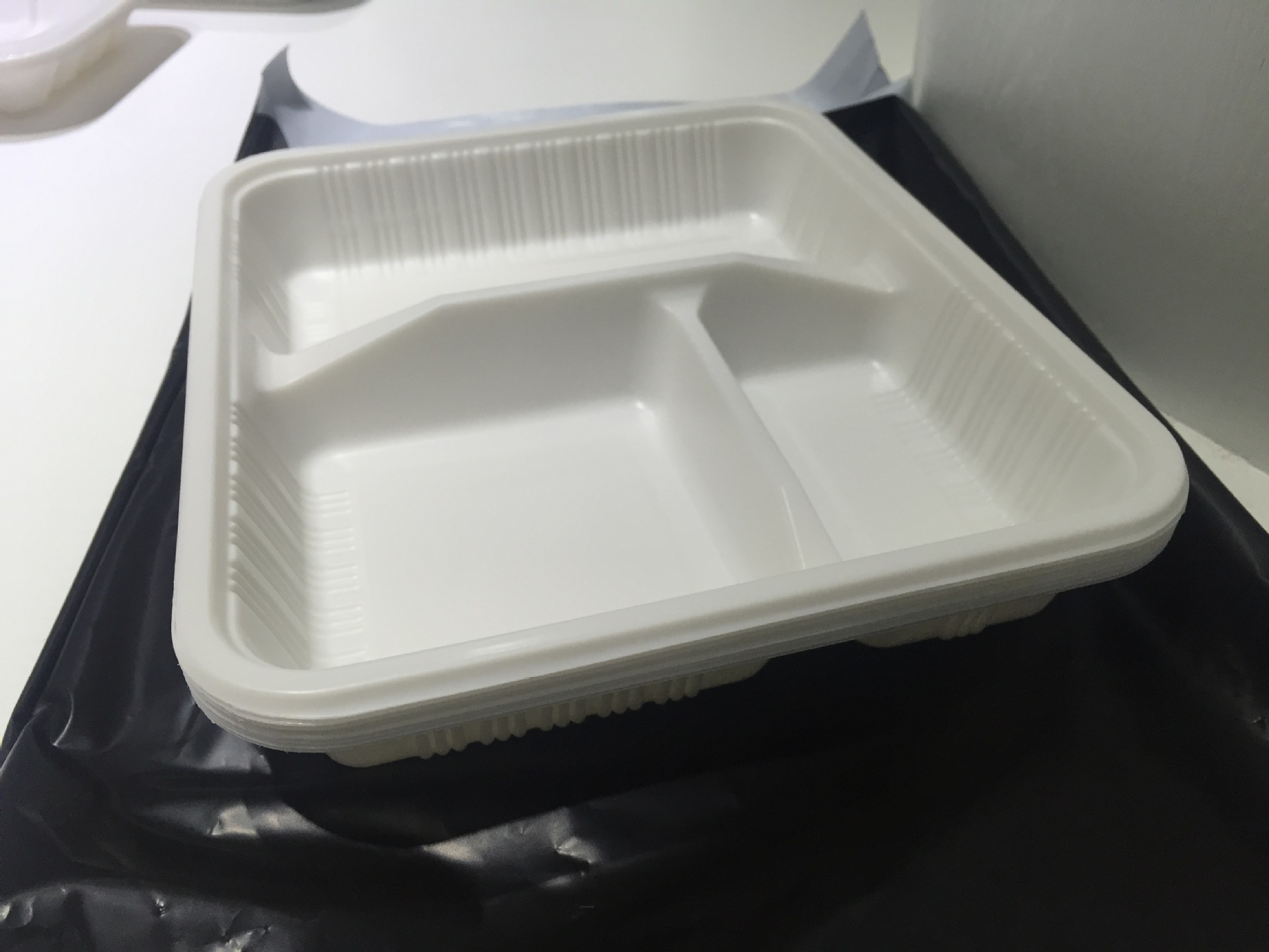 obe可降解三格一次性塑料餐盒