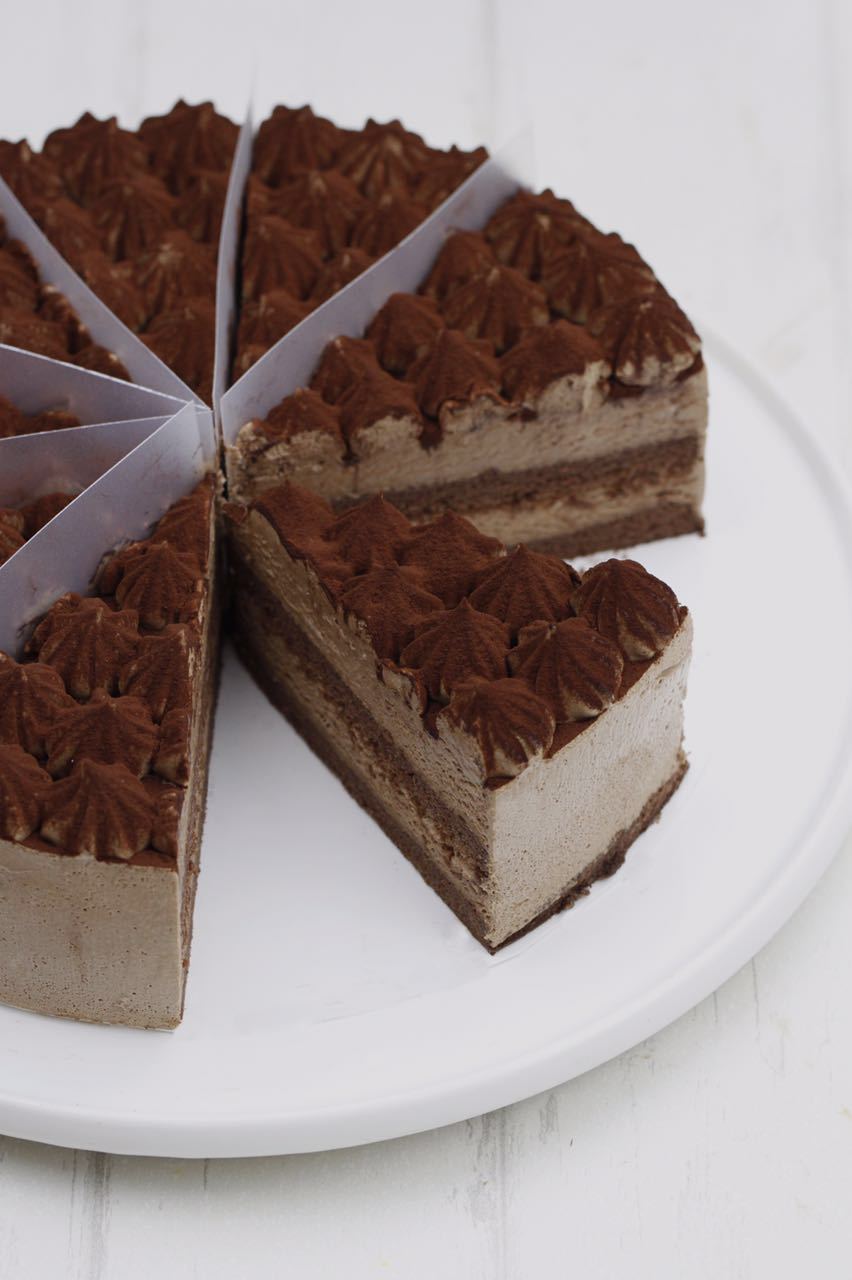 不同节庆日,产品涵盖"乳酪蛋糕,巧克力蛋糕,乳脂奶油蛋糕,慕斯蛋糕