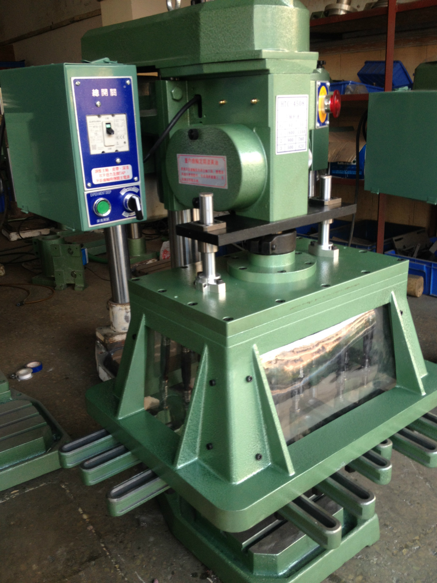 全自动多轴钻孔攻牙机,圆盘式自动钻孔攻牙机,定制数控多轴钻