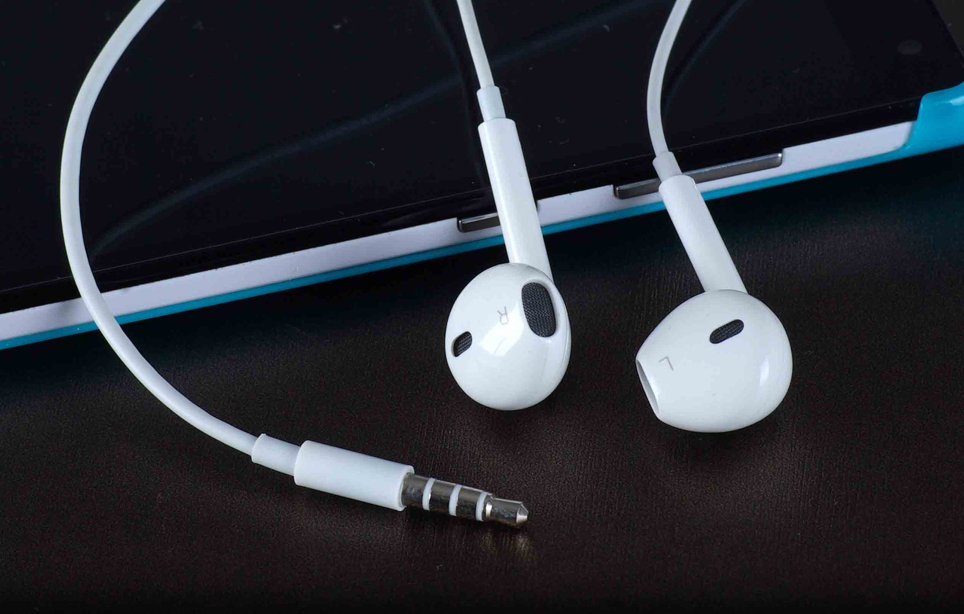 cc通用线控带麦耳机 适用于安卓 苹果通用线控耳塞式耳机