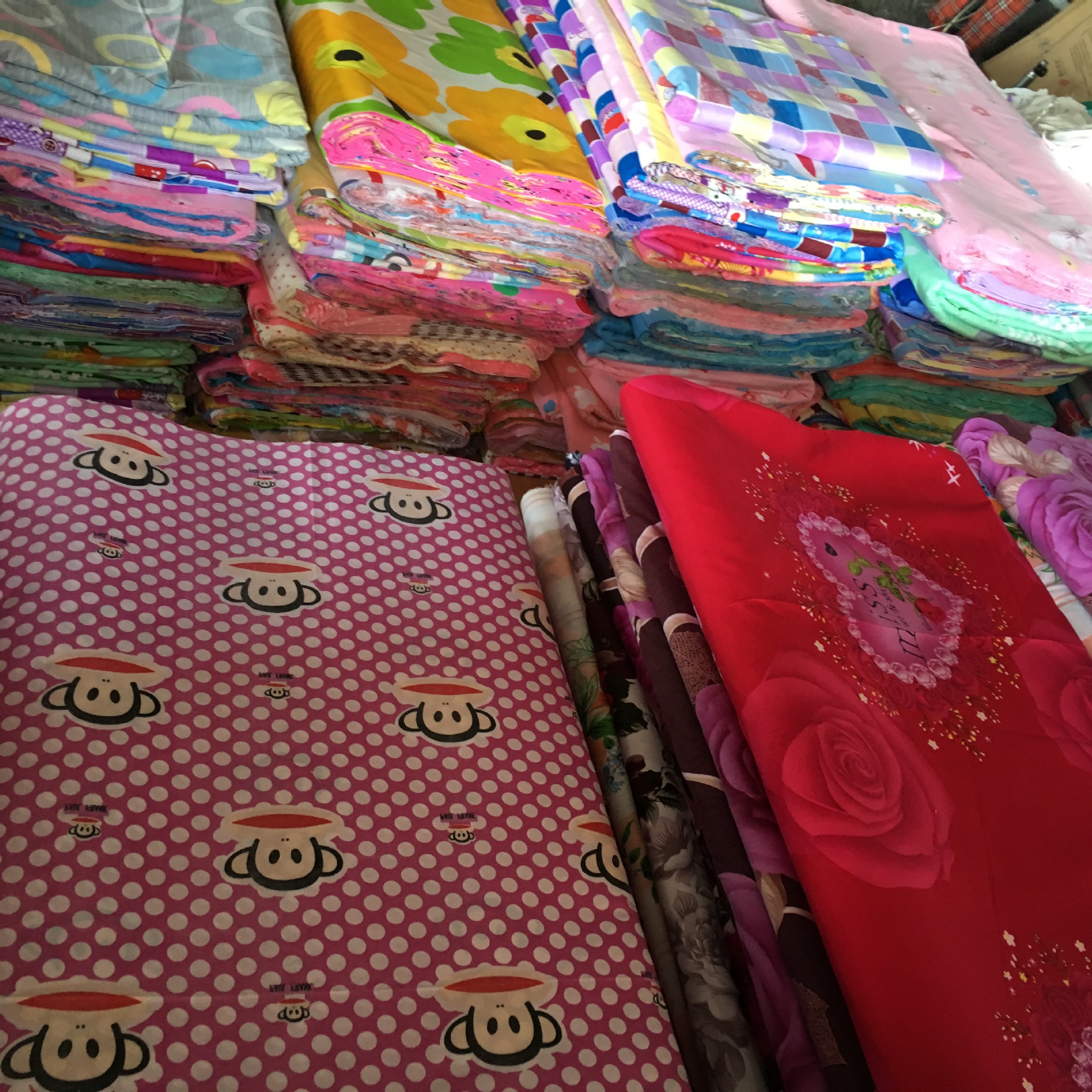 厂家批发天鹅绒印花布匹 布头 各种布料面料 残布跑江湖地摊用