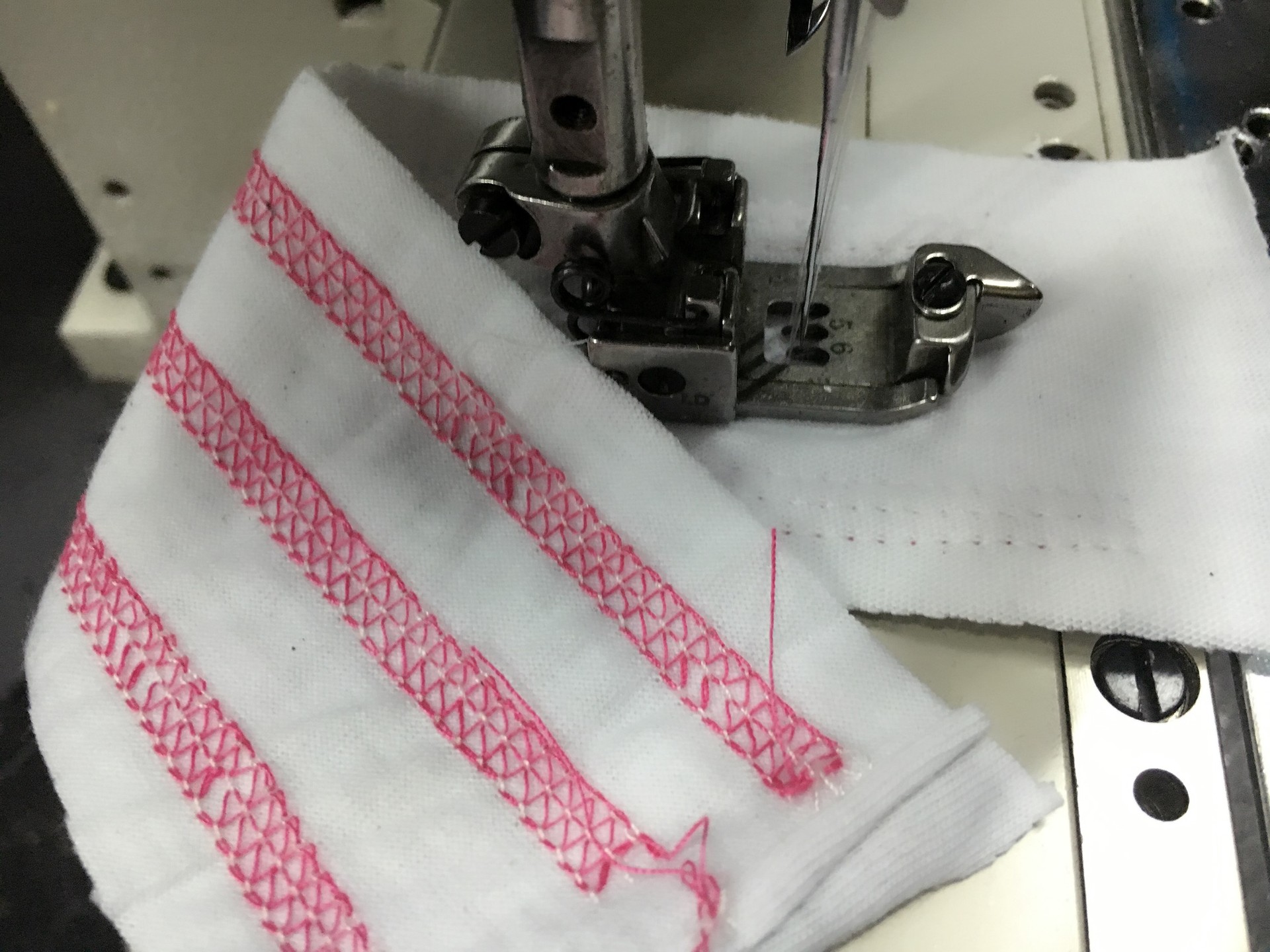 厂家直销600自动剪线绷缝机小方头直驱砍车三针五线机