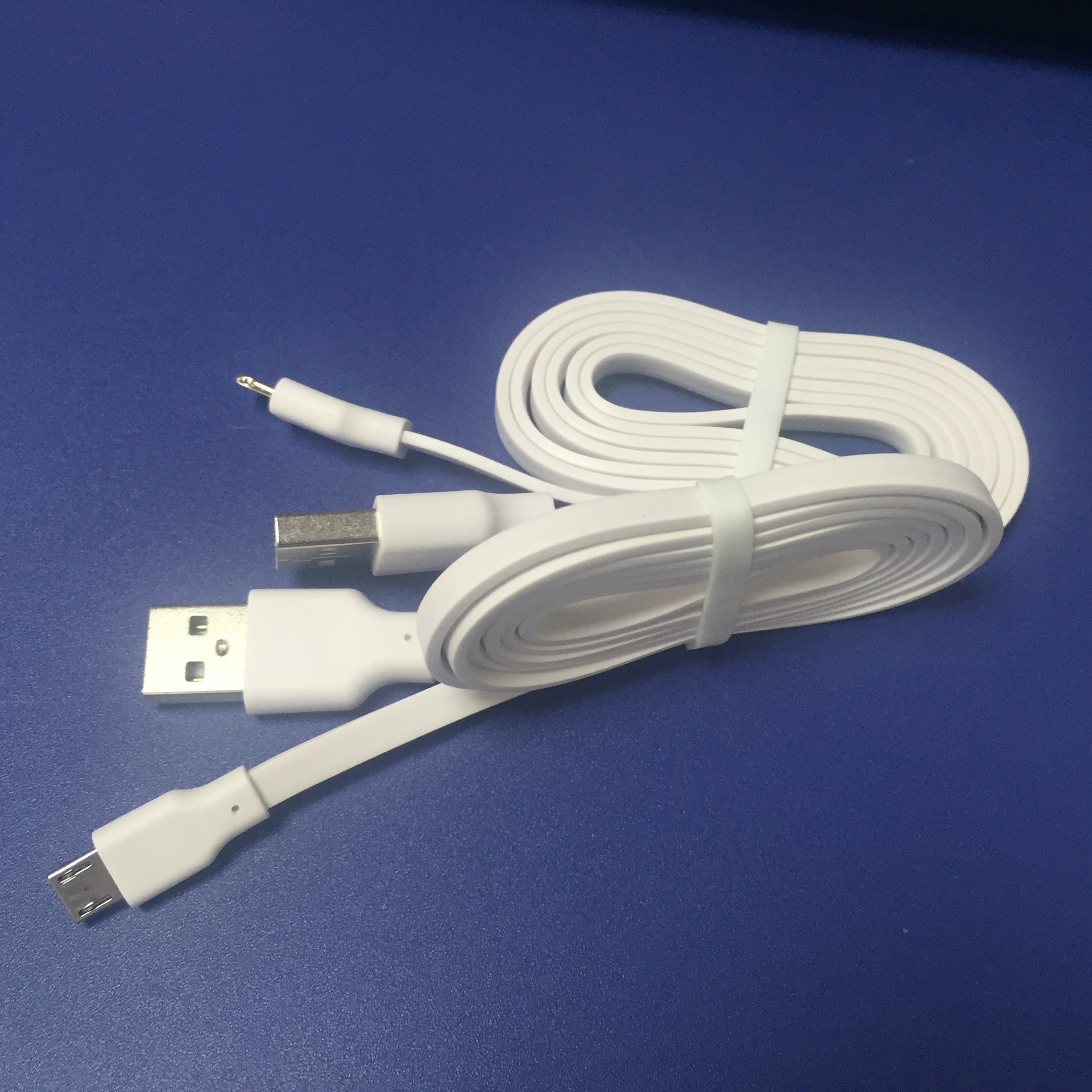 厂家批发安卓面条数据线v8充电线移动电源充电线过2a