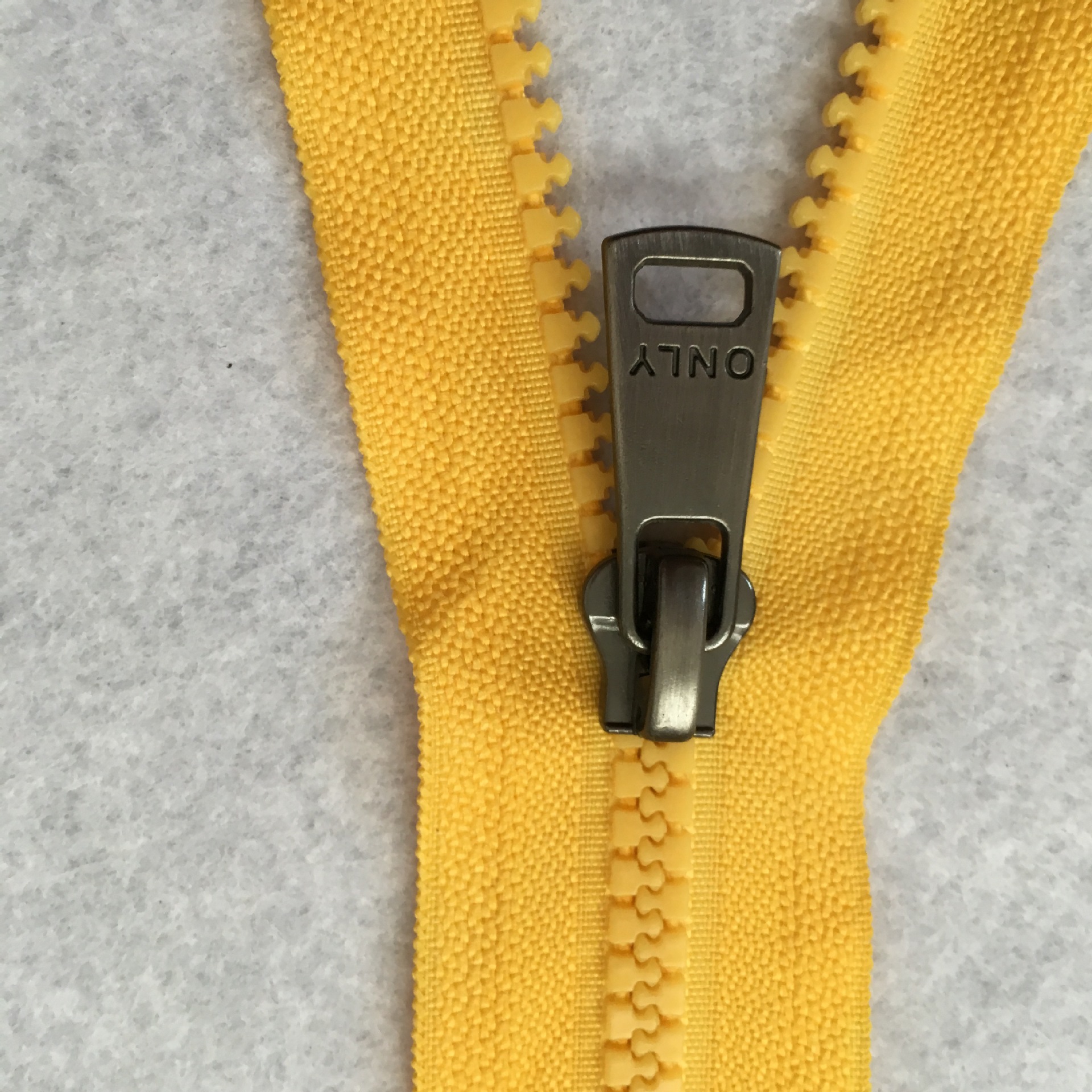 5号树脂开尾塑料拉链 爱心拉头服装外套注塑拉链 环保固色定做