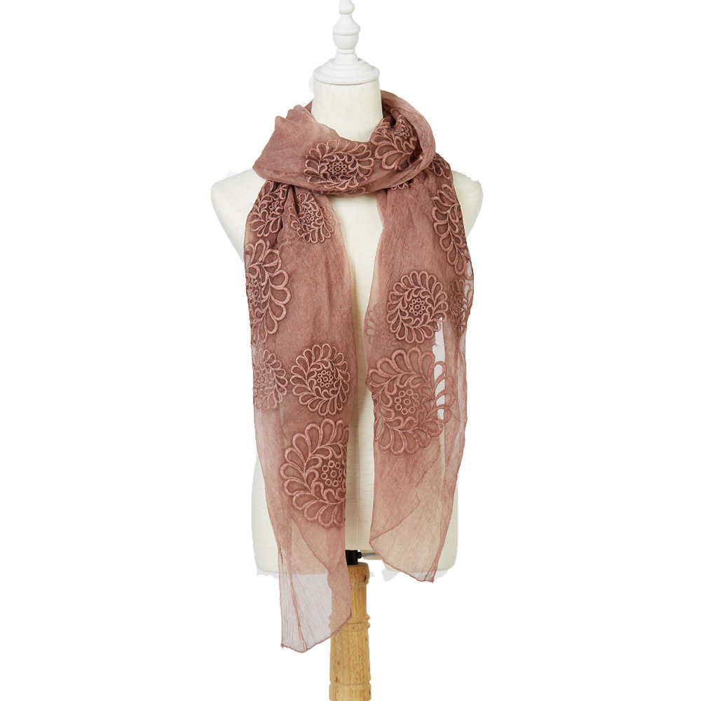 春夏新款民族风绣花围巾文艺旅行披肩刺绣花朵防晒长丝巾女士