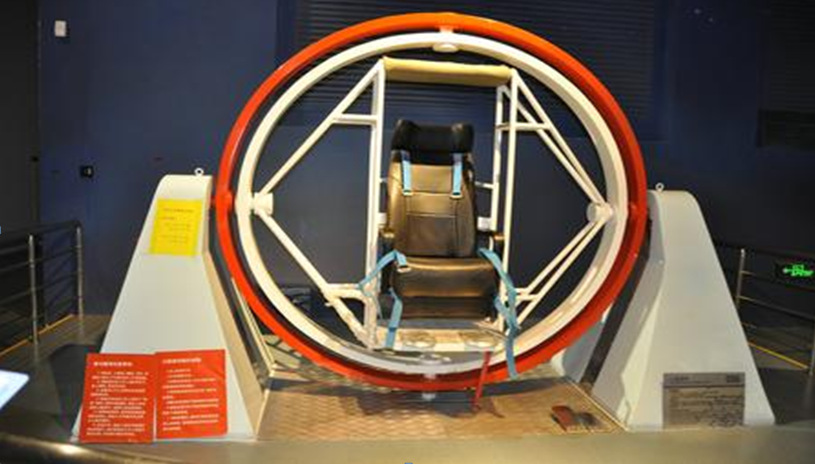 研学旅行基地科学实践基地三维滚环太空训练器拓展训练