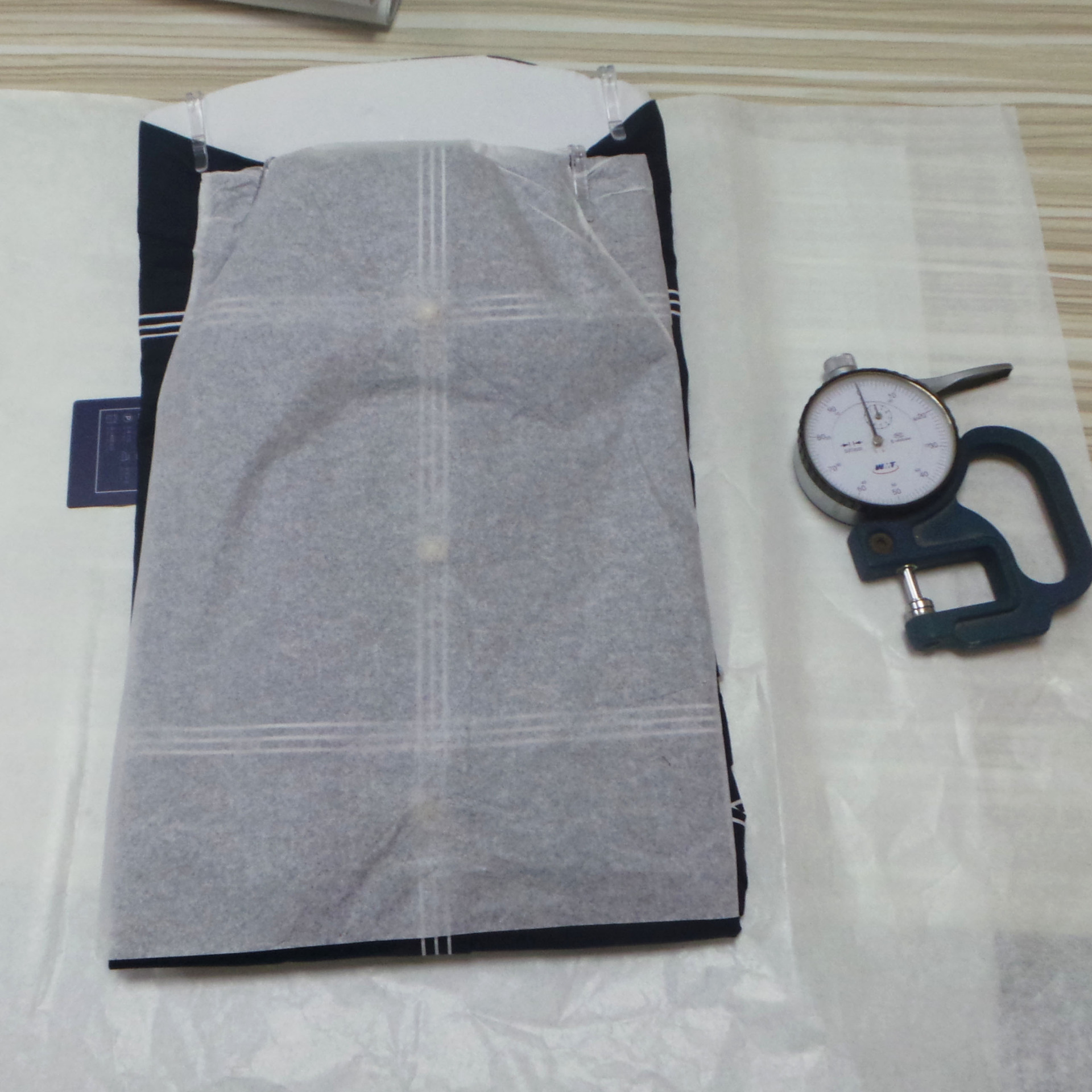 厂家定制17克拷贝纸包装衣服用纸可印刷logo
