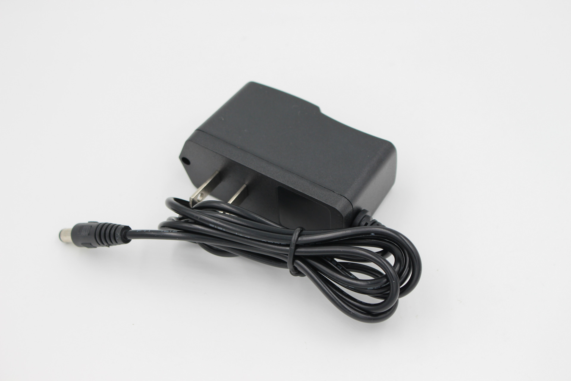 8.4v1a锂电池充电器 18650锂电池充电器充满转灯 8.4v1a充电器