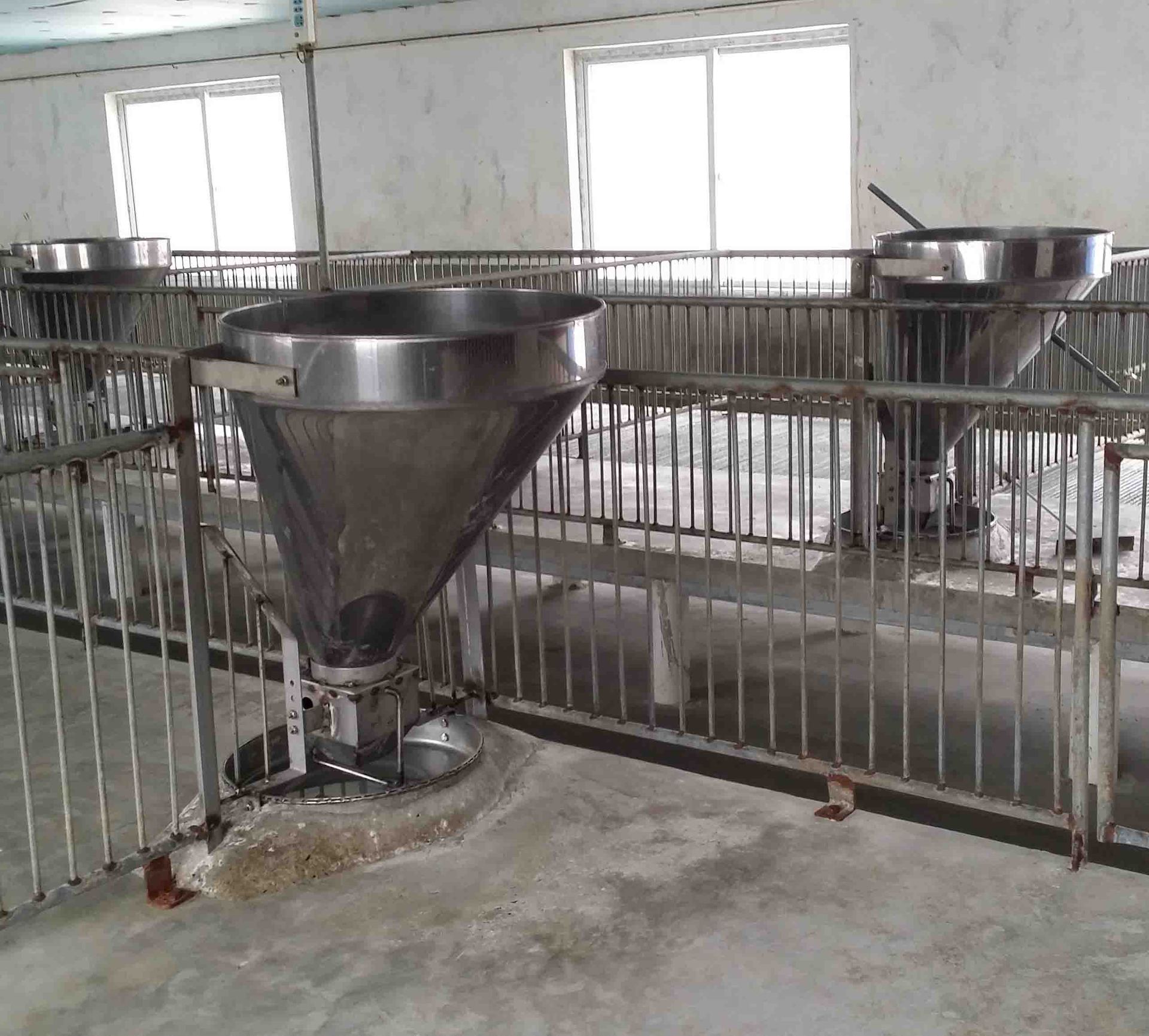 批发不锈钢干湿料槽 猪用自动采食槽 保育猪食槽 干湿喂食