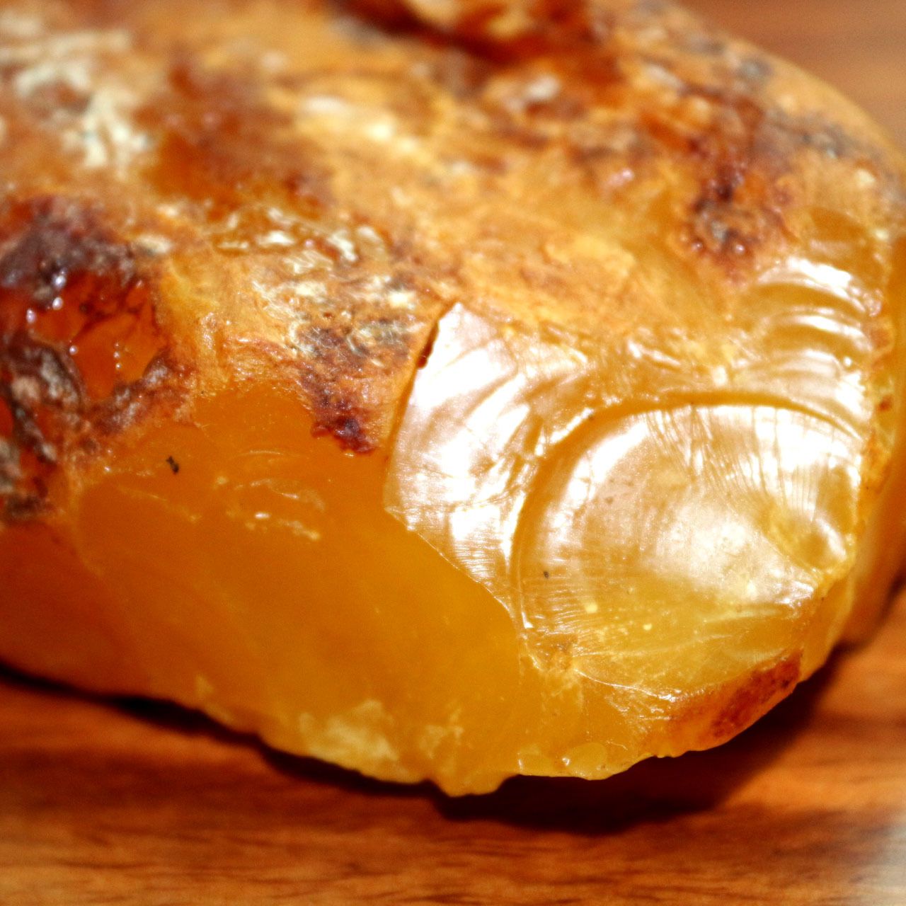 天然柯巴脂琥珀优质鸡油黄蜜蜡原石摆件50g以上厂家进口直供.