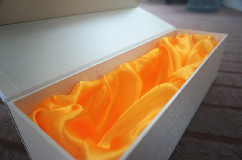 厂家定制通用红酒书型精装礼品盒 搭配泡沫绸布内托