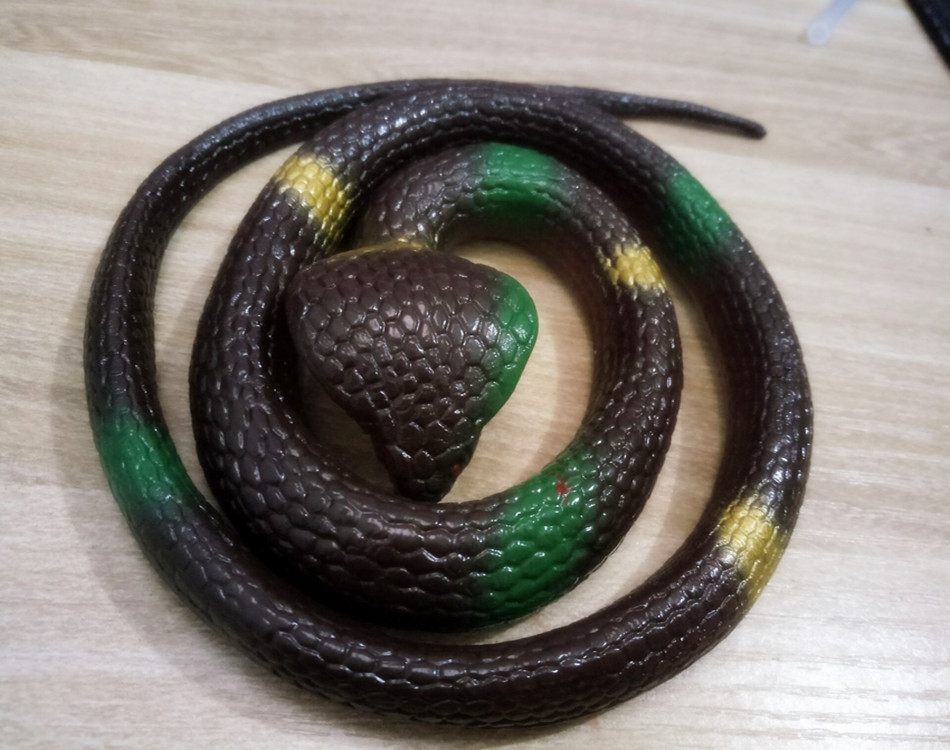 厂家直销环保整蛊蛇 稀奇古怪仿真软胶蛇 整人玩具假蛇橡胶蛇75cm