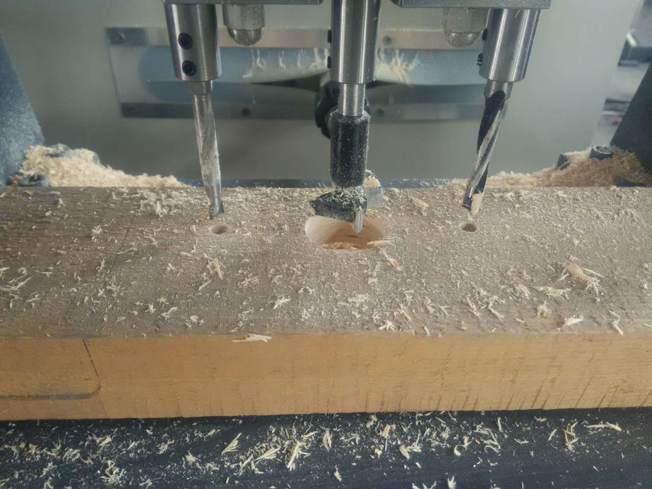 专业生产实木双头锁孔机 全自动家具锁孔机 木门液压开孔机