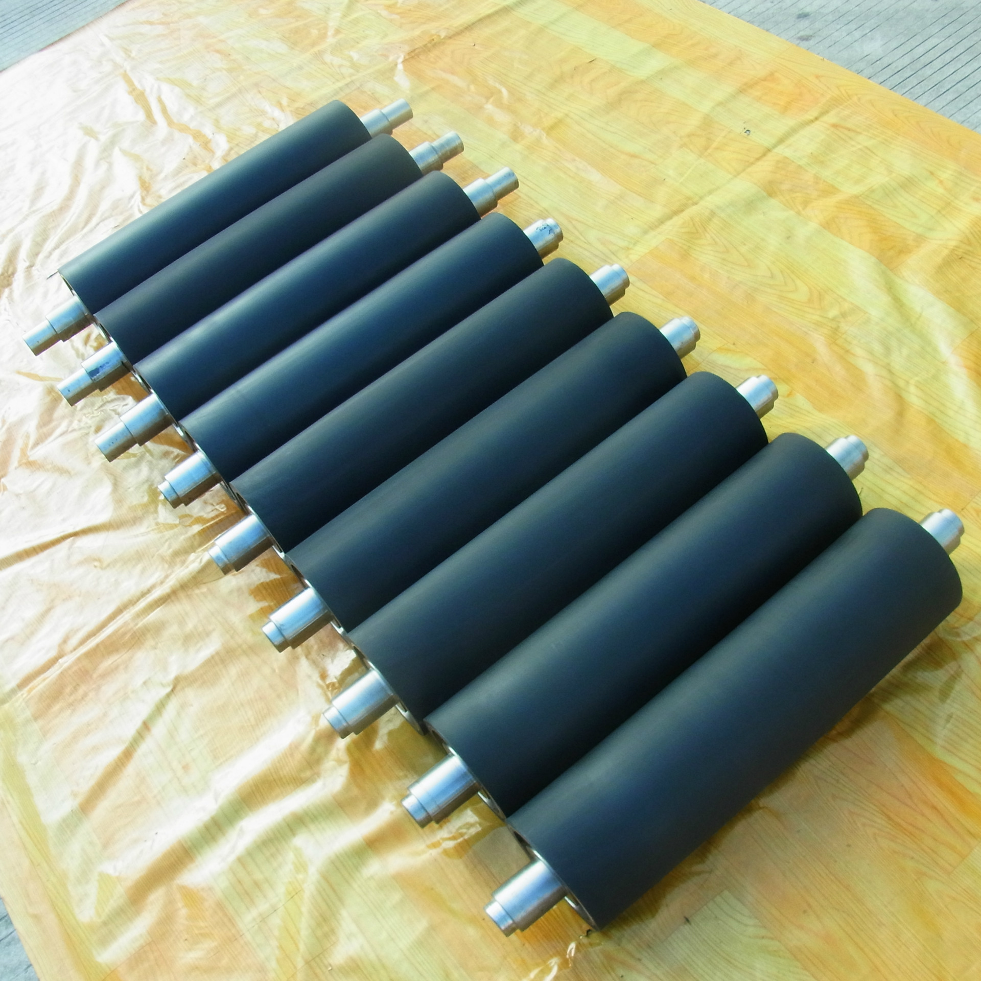 厂家定制抗静电 绝缘 耐酸减硅胶胶辊加工