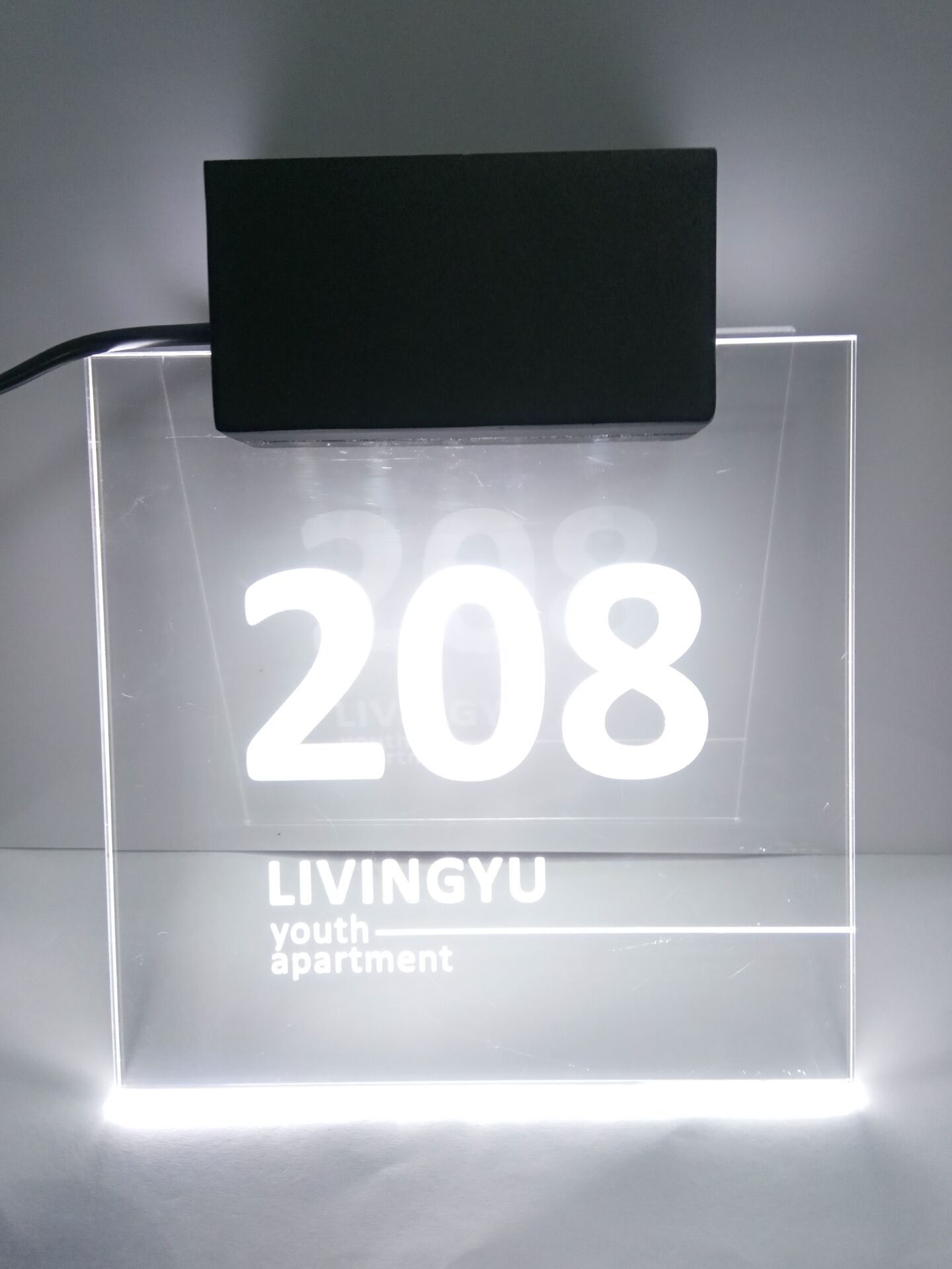 厂家定制酒店宾馆房号牌led灯亚克力门牌高档酒店水晶电子门牌