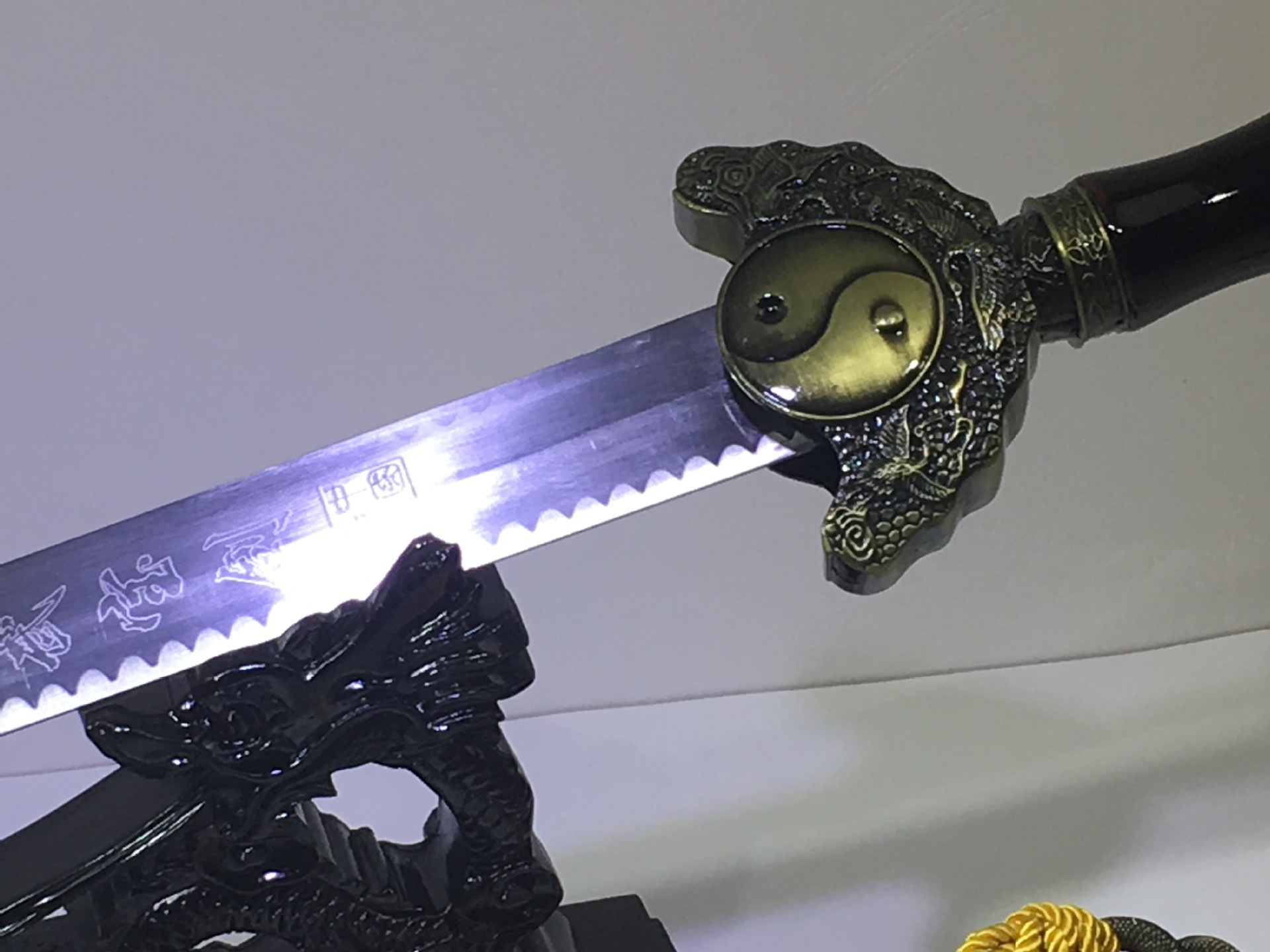 龙泉剑 特价镇宅宝剑收藏装饰剑长剑硬剑太极阴阳玄武剑未开刃