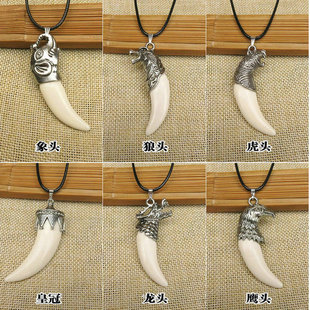 吴京同款复古狼牙吊坠 狼图腾个性男士狼头创意钛钢项链 地摊货源