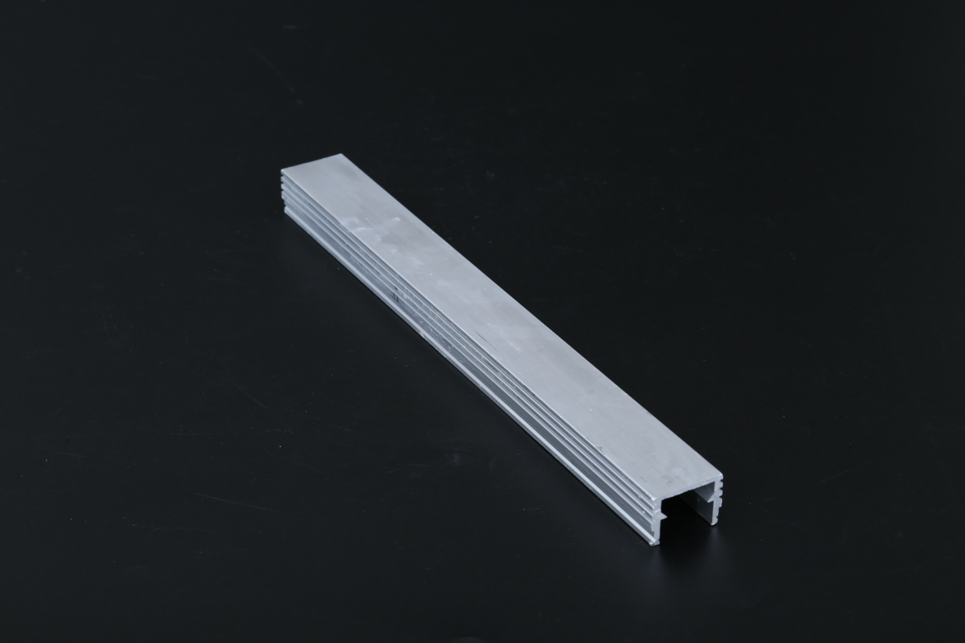 灯饰有限公司 供应信息 其他灯具配附件 led线条灯铝型材2线条灯铝材