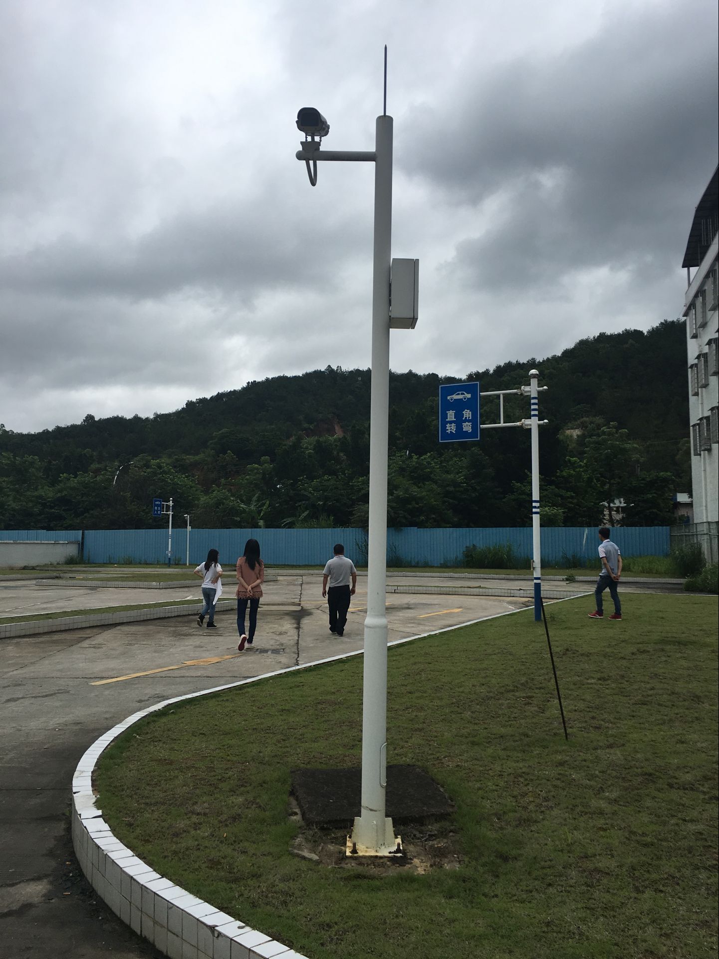 供应福建小区监控杆扬尘工地监控杆摄像机球机枪机监控杆支架