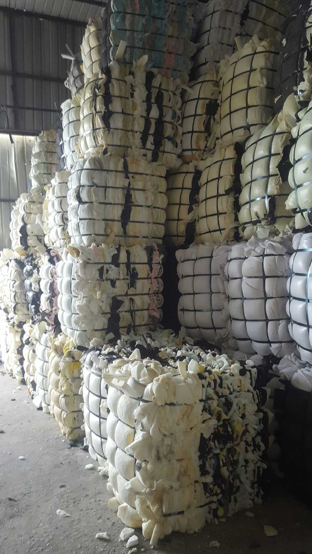 大量回收海绵边角料,碎海绵,海绵下角料,打包海绵