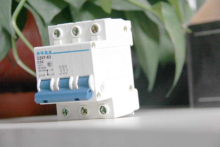 青华易科 dz47-63 c32 3p断路器青华聚业空气开关家装厂家直销