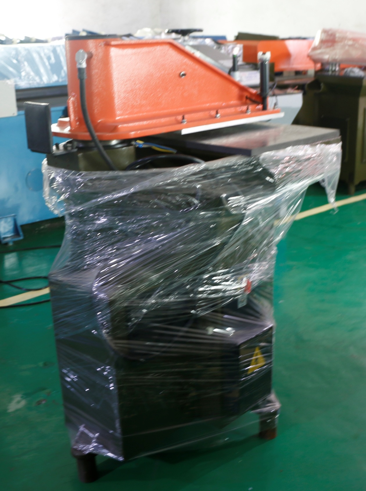 厂家供应全新atom22吨皮革裁断机下料机皮革手套裁断机