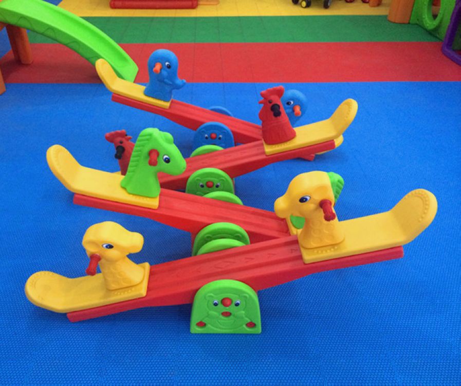 户外幼儿园设备跷跷板 塑料儿童游戏 双人摇马翘翘板