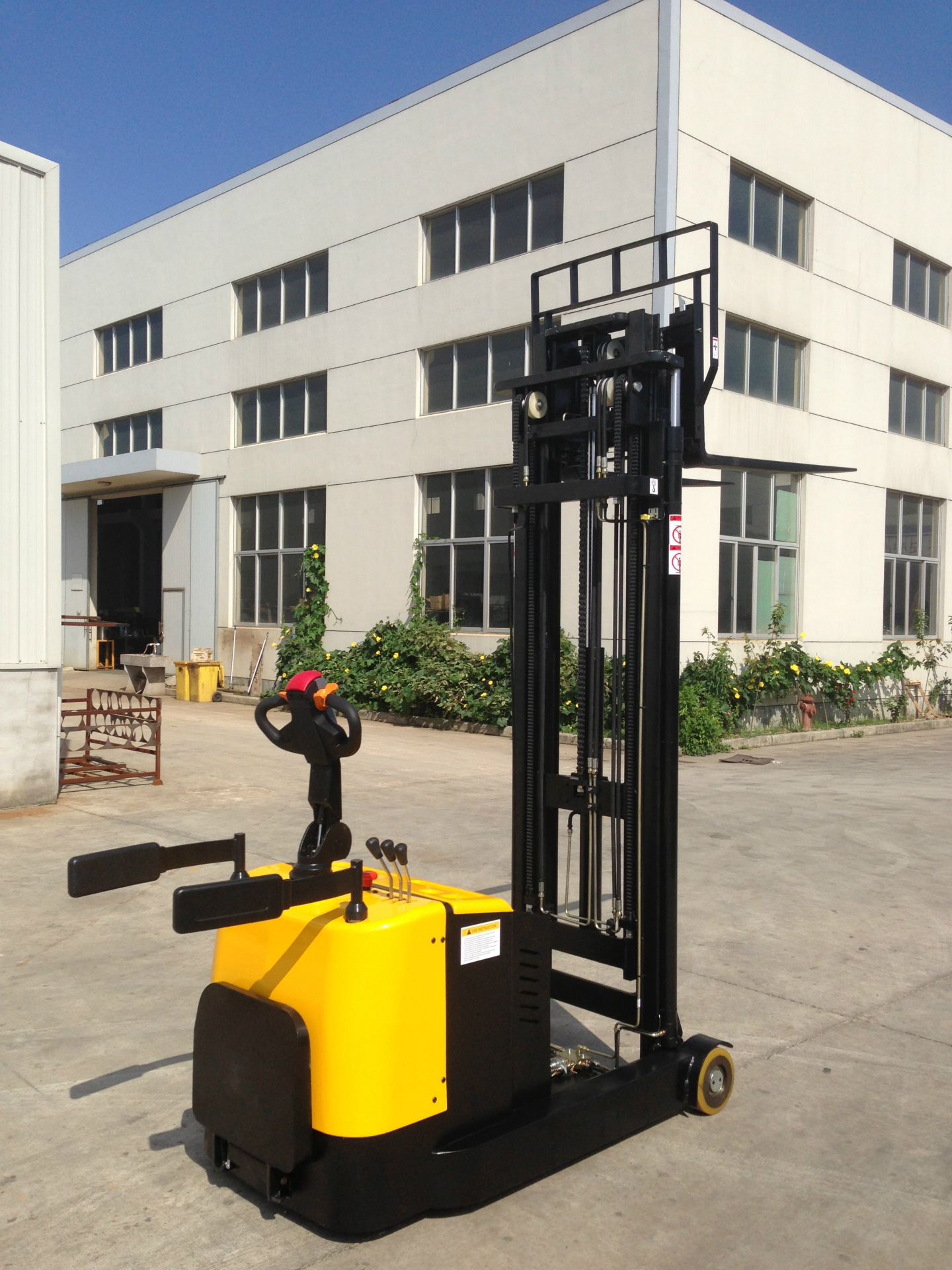 储力叉车前移式电动堆高车12t15t2t升降叉车北京电动叉车