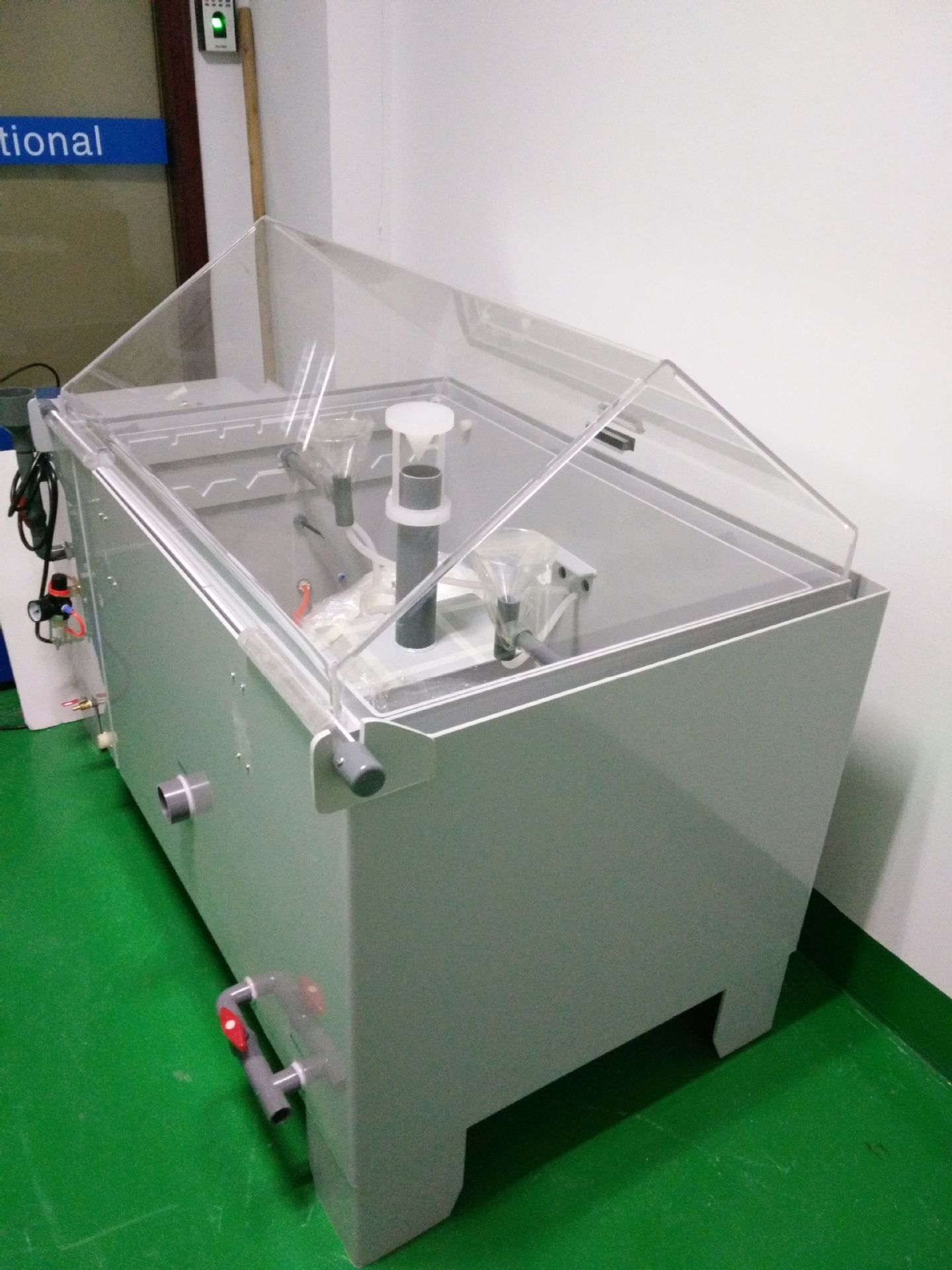 海达现货不锈钢材料电镀盐雾腐蚀测试仪 小型五金配件盐雾测试机