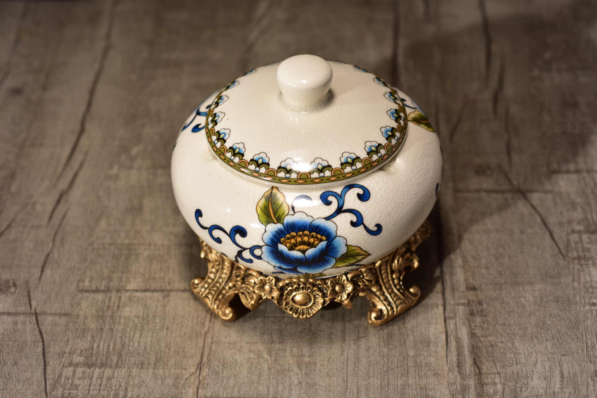 新品首发 美式乡村创意陶瓷工艺品烟灰缸 带盖防风实用烟灰缸