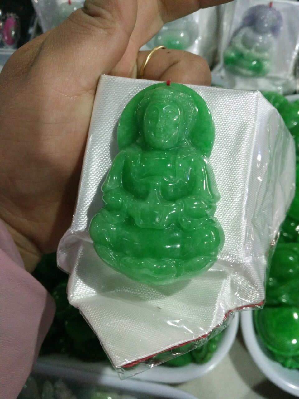 天然翡翠巴山翠a货玉观音吊坠冰糯种满绿豆