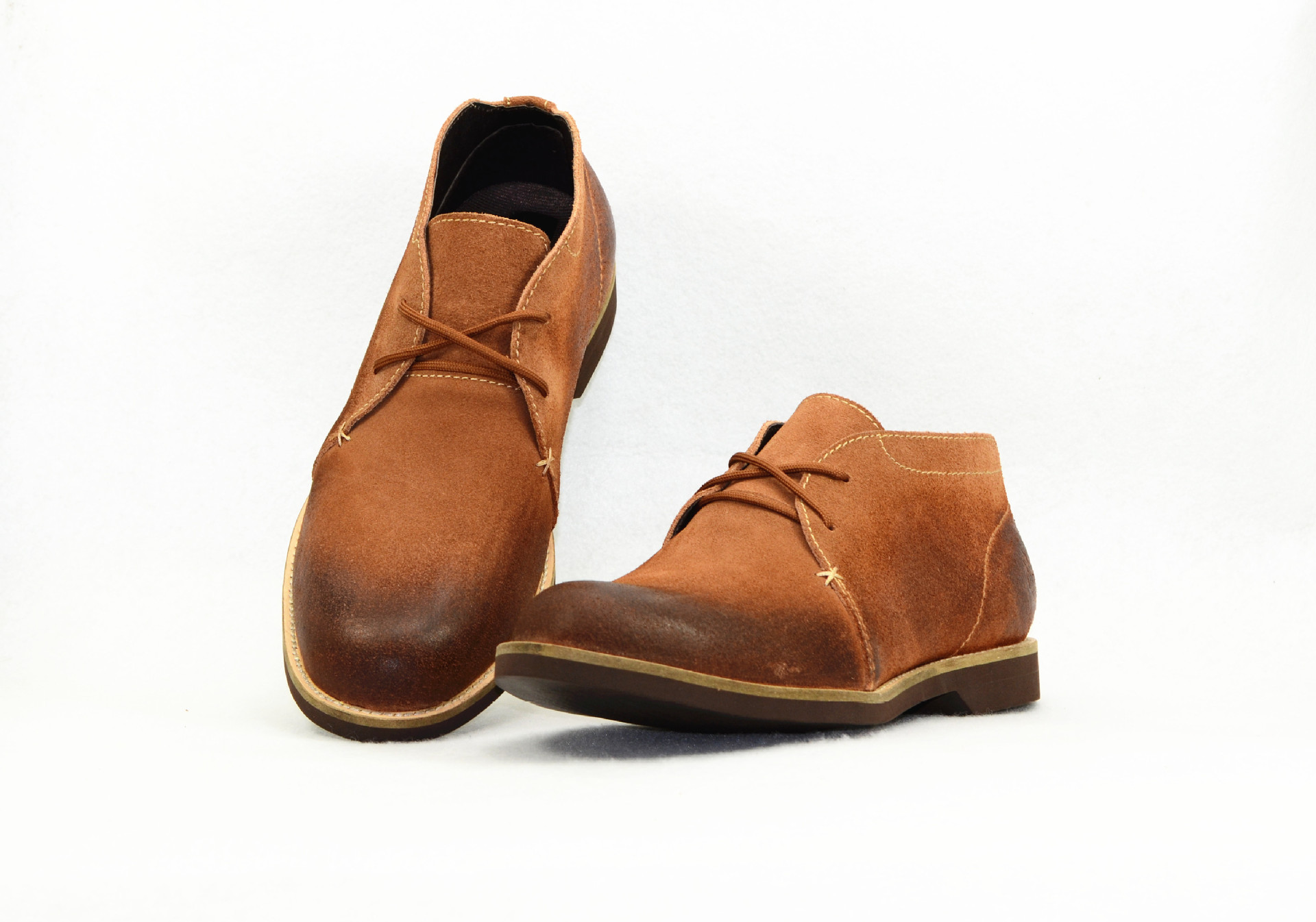 批发供应真皮牛反绒中帮轻便男款皮鞋