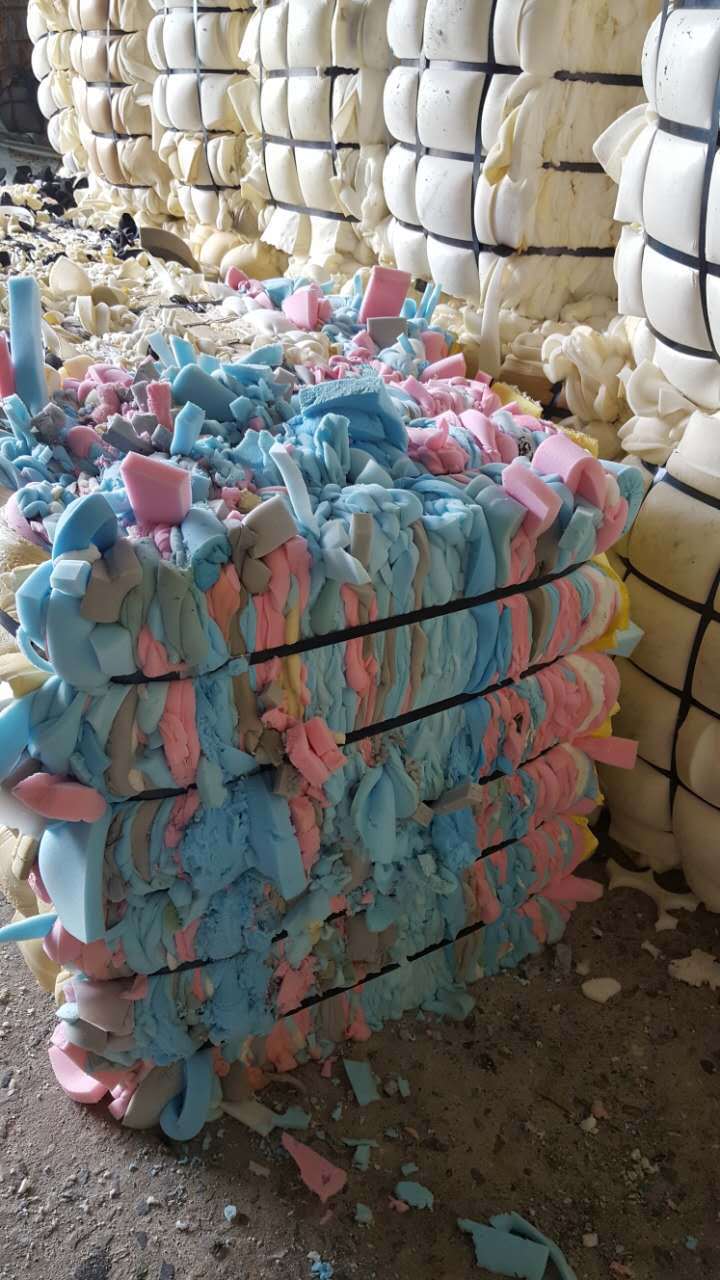 大量供应出口打包海绵边角料打包碎海绵废海绵碎