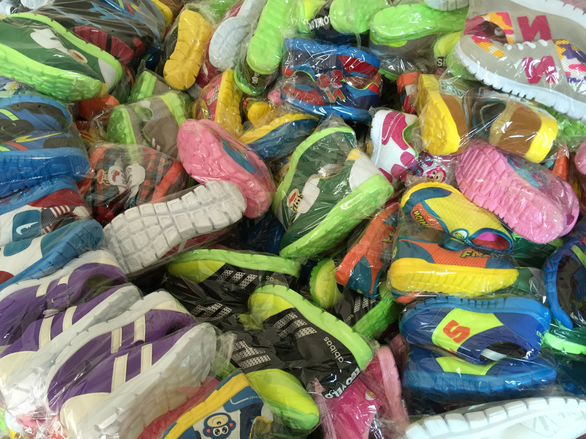 童鞋批发厂家直销秋冬款男女童鞋地摊鞋福建