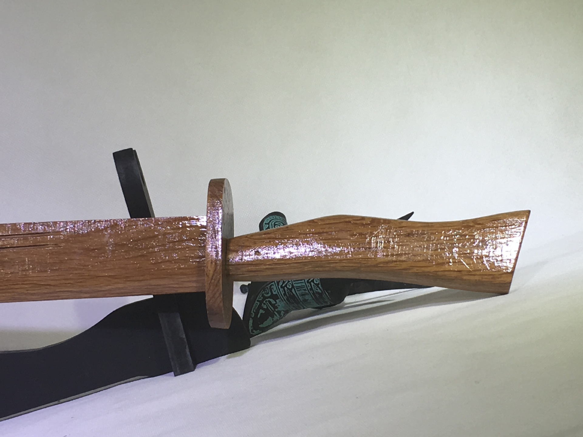 厂家直销优质户外运动木刀/锻炼儿童玩具/健身木制刀/可定做