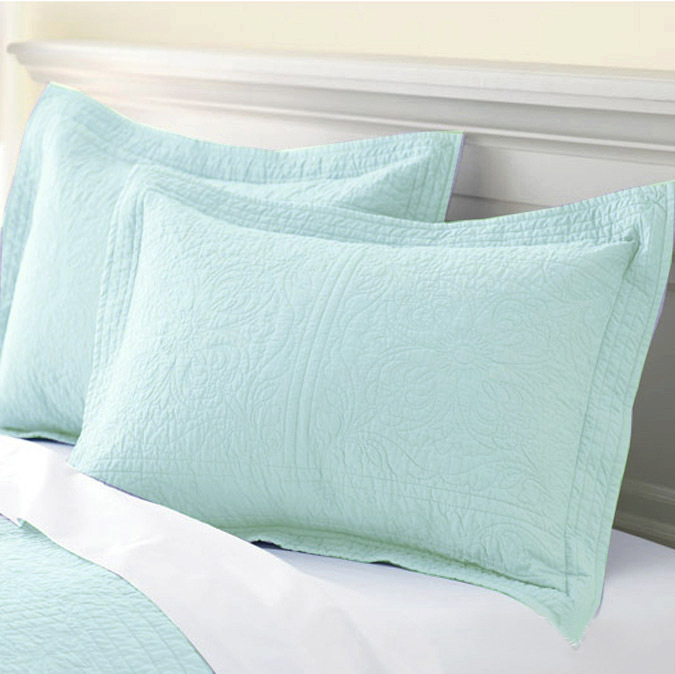 浅蓝绿绣花被枕套