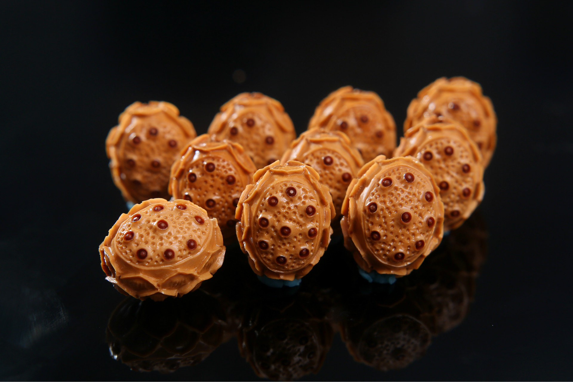 手工九转莲花核雕橄榄核 莲花橄榄胡橄榄核雕手串 精美文玩手链