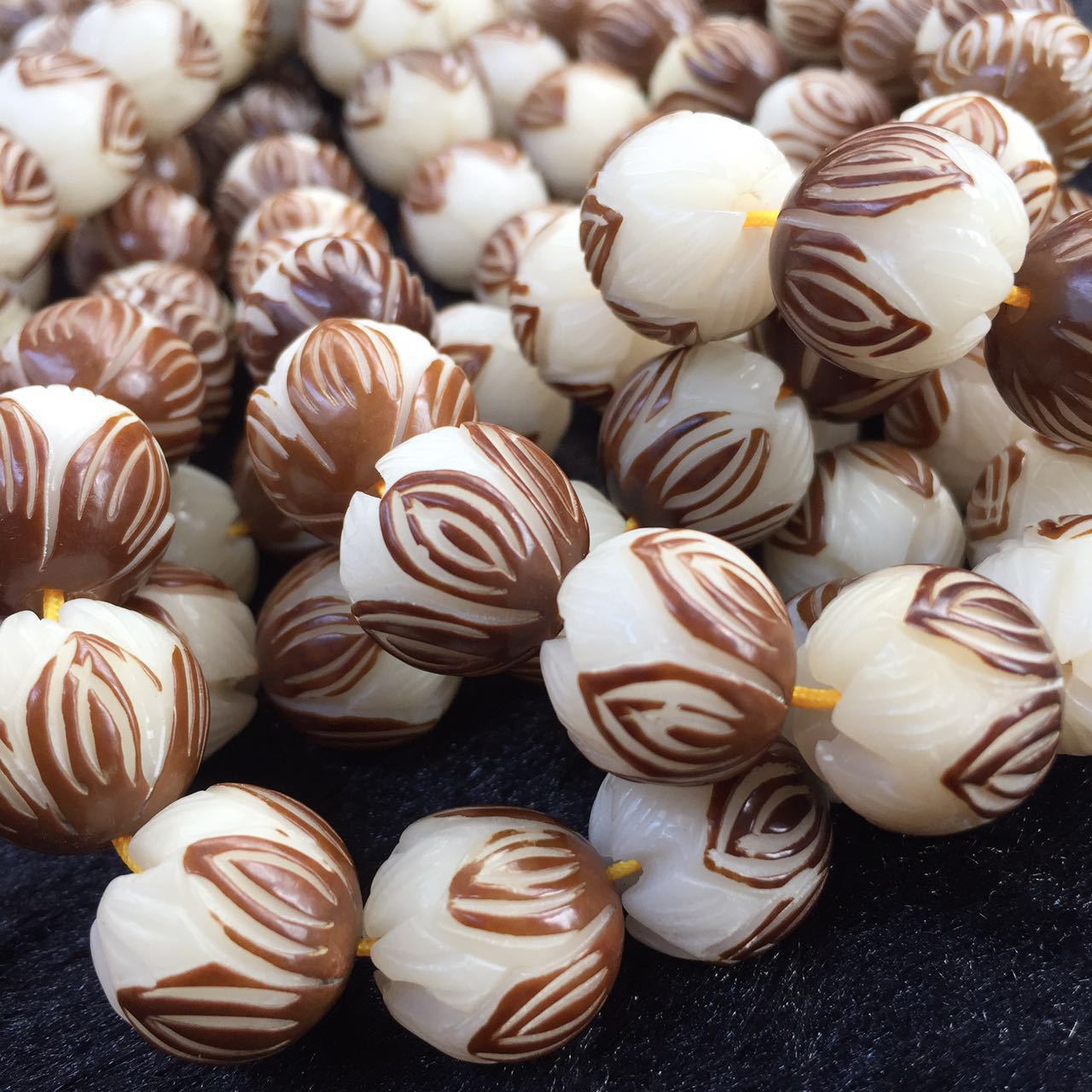 天然菩提根带皮莲花散珠菩提精雕莲花108颗1213mm